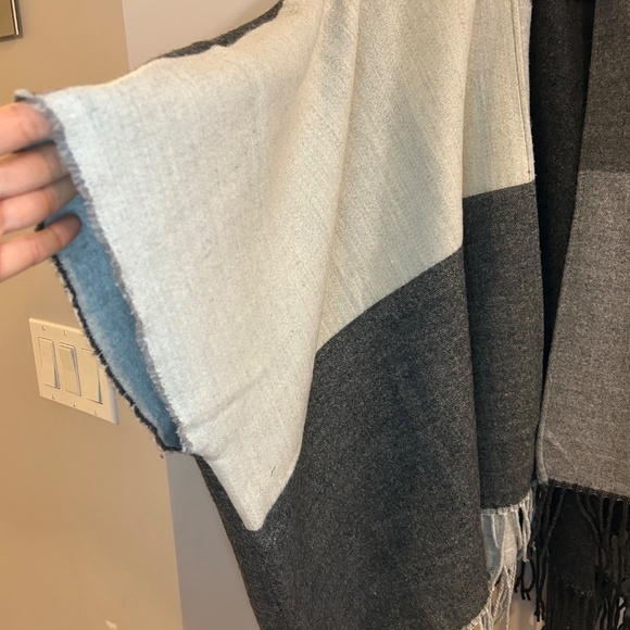 Poncho O/S - Picture 4 of 5